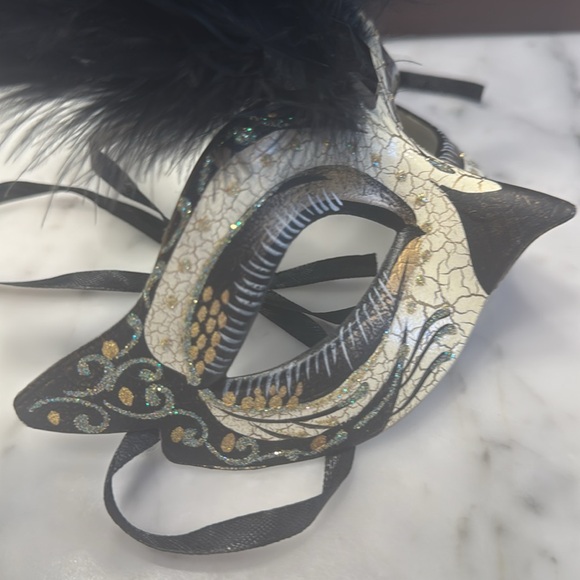 Venetian mask from Z Gallery for Halloween or a costume party. - Picture 4 of 6